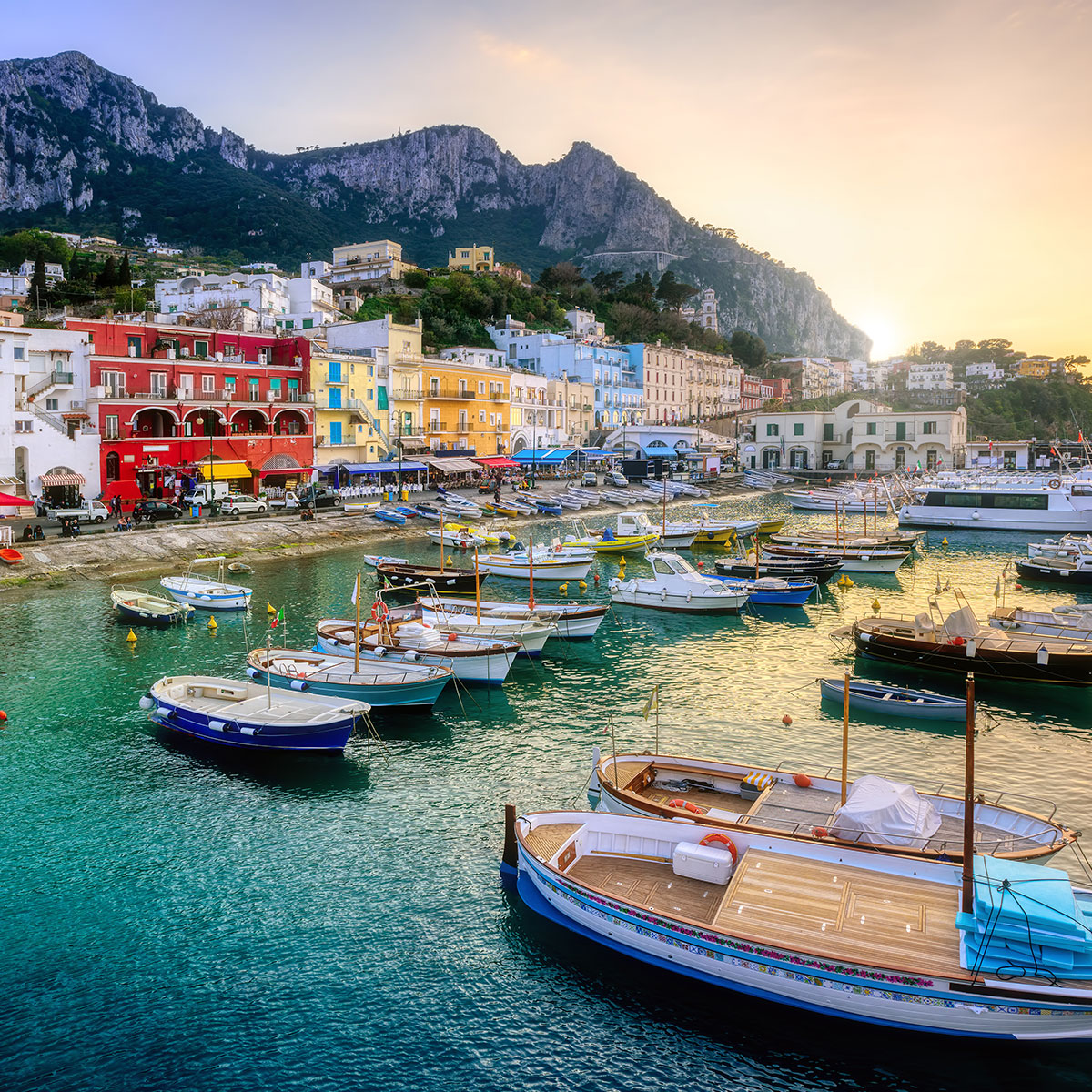 Capri, l&rsquo;isola tra mito e mondanit&agrave;