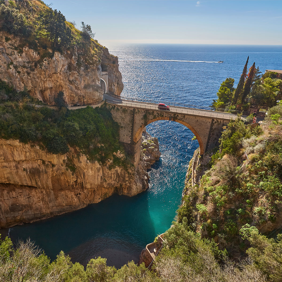Tra mare e roccia: Fiordo di Furore e Grotta dello Smeraldo