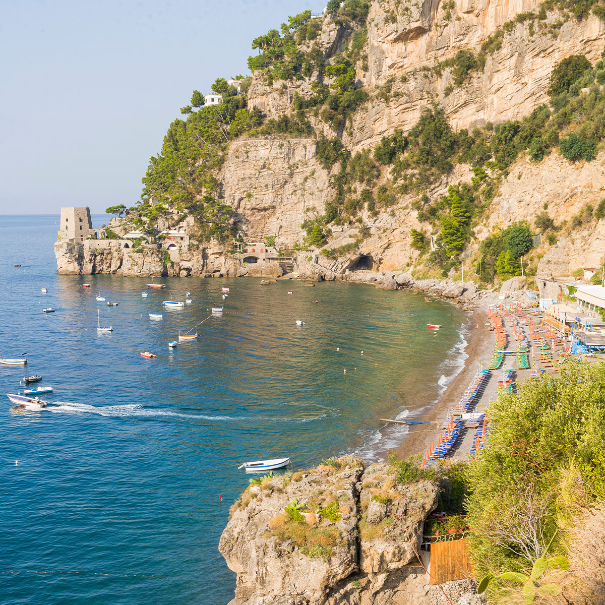 Tra mare e storia: le spiagge e le torri saracene